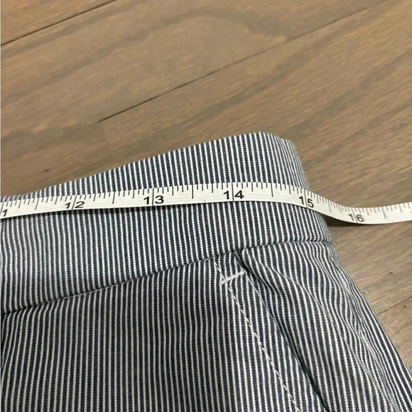 Tommy Hilfiger Women’s Pin Striped Hampton Chino Pant. New with size sticker. 6 - Picture 9 of 11